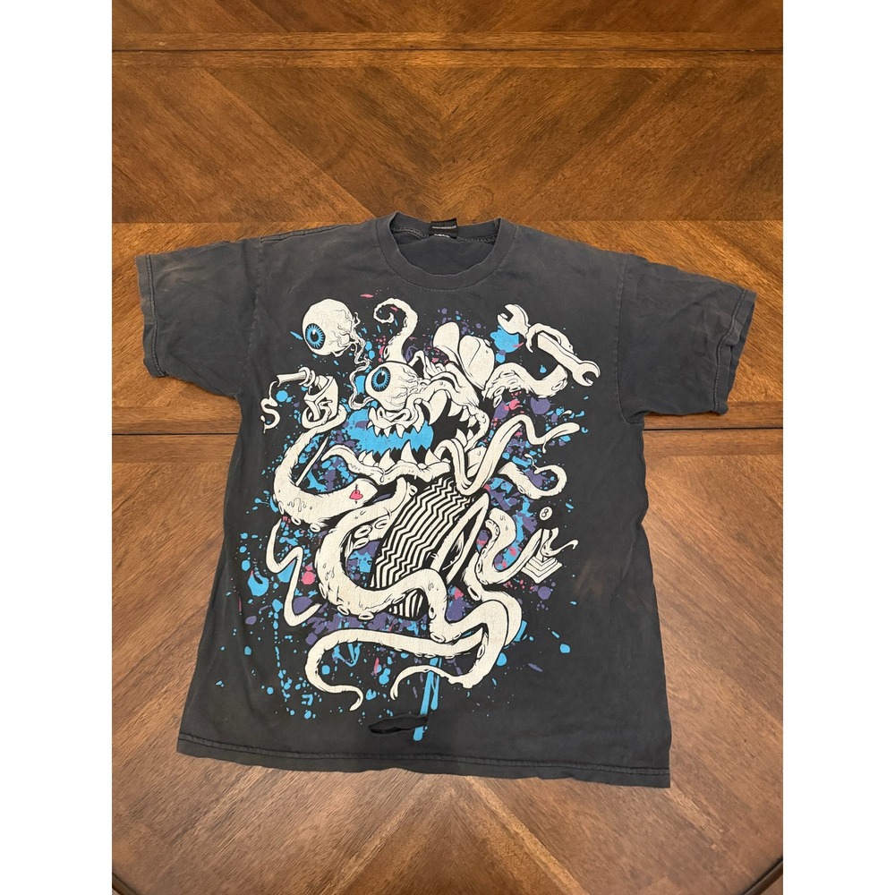 Hybrid Tees Monster Graphic T-Shirt Faded Black Distressed Skate Eyeball Mens M